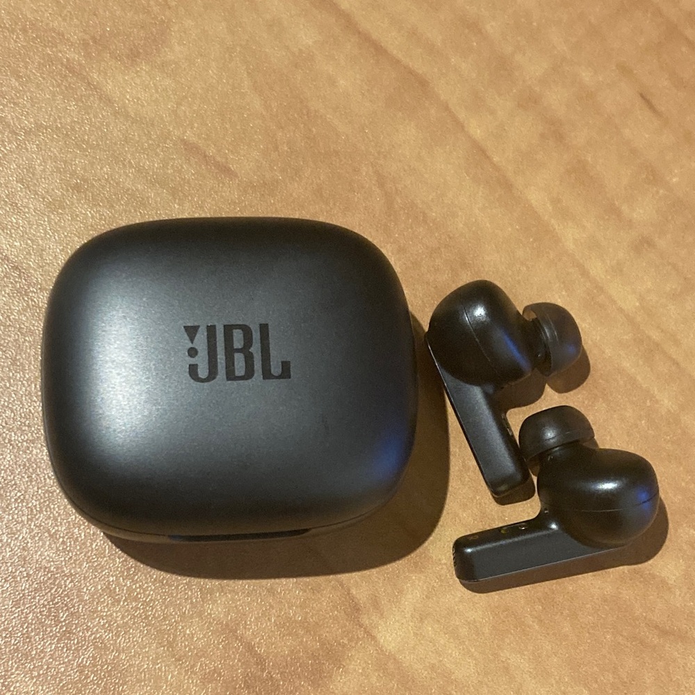 JBL LIVE PRO Wireless Black Earbuds